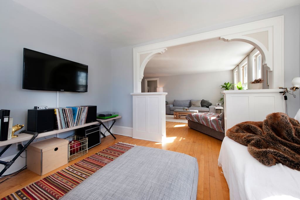 TV wall and original arch doorway between rooms